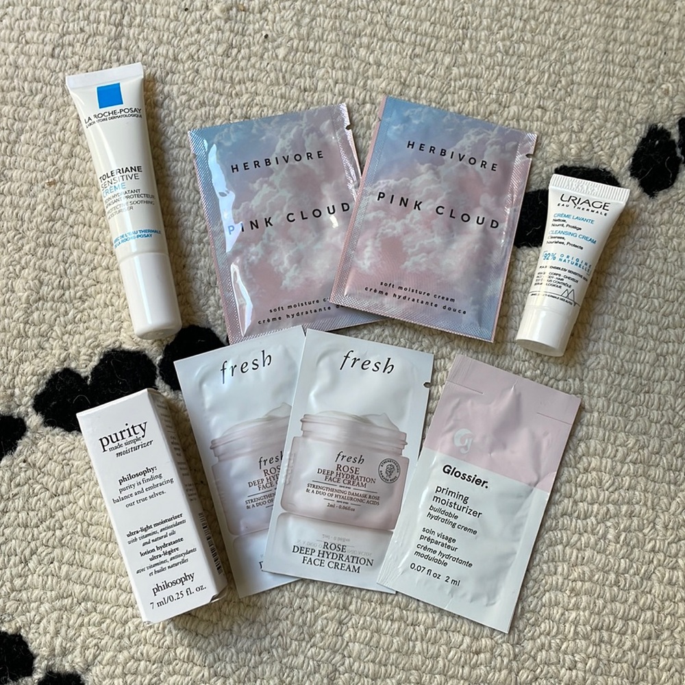 Face cream bundle with deluxe samples